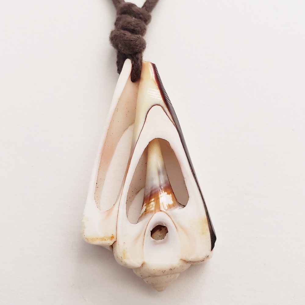 NEW Conch Seashell Necklace